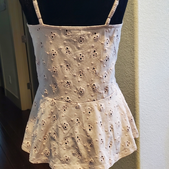 Hinge open eyelet peplum top - Picture 9 of 11